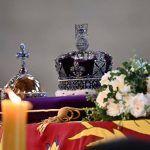 The 'journey' of the Queen's crown from Elizabeth's coffin to the Tower Corriere.it

