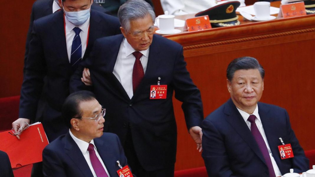 Hu Jintao, what happened to get the former Chinese president out of Congress

