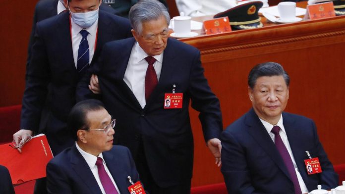 Hu Jintao, what happened to get the former Chinese president out of Congress

